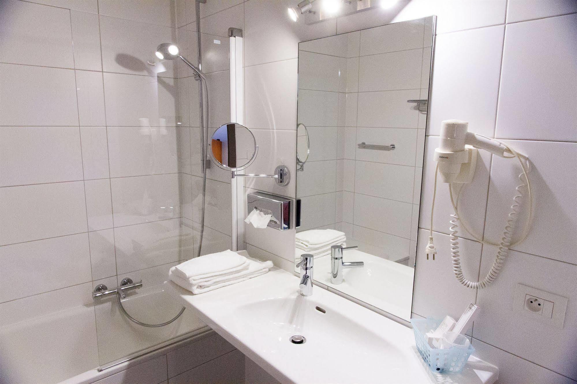 Western Aldhem Hotel 3*